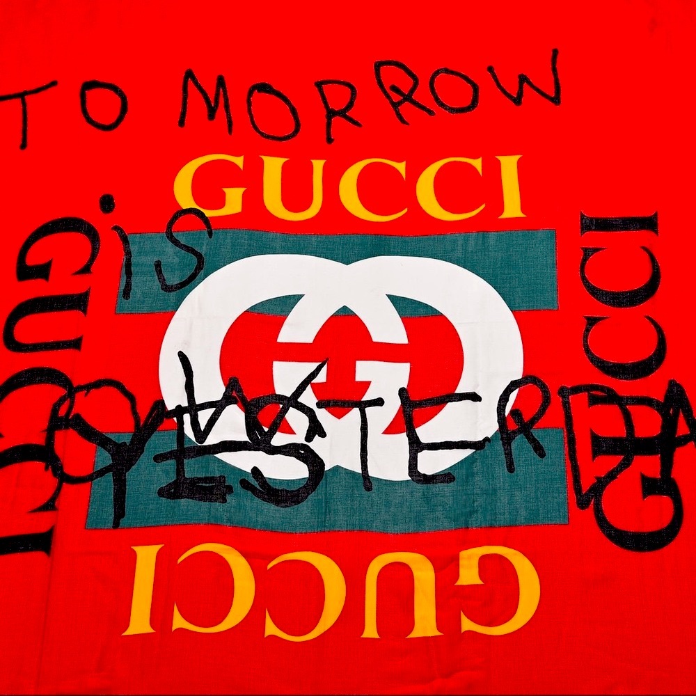GUCCI Coco Capitan Red Silk Scarf Shawl 494005 Logo Collector Rare Words Luxury - Picture 3 of 15